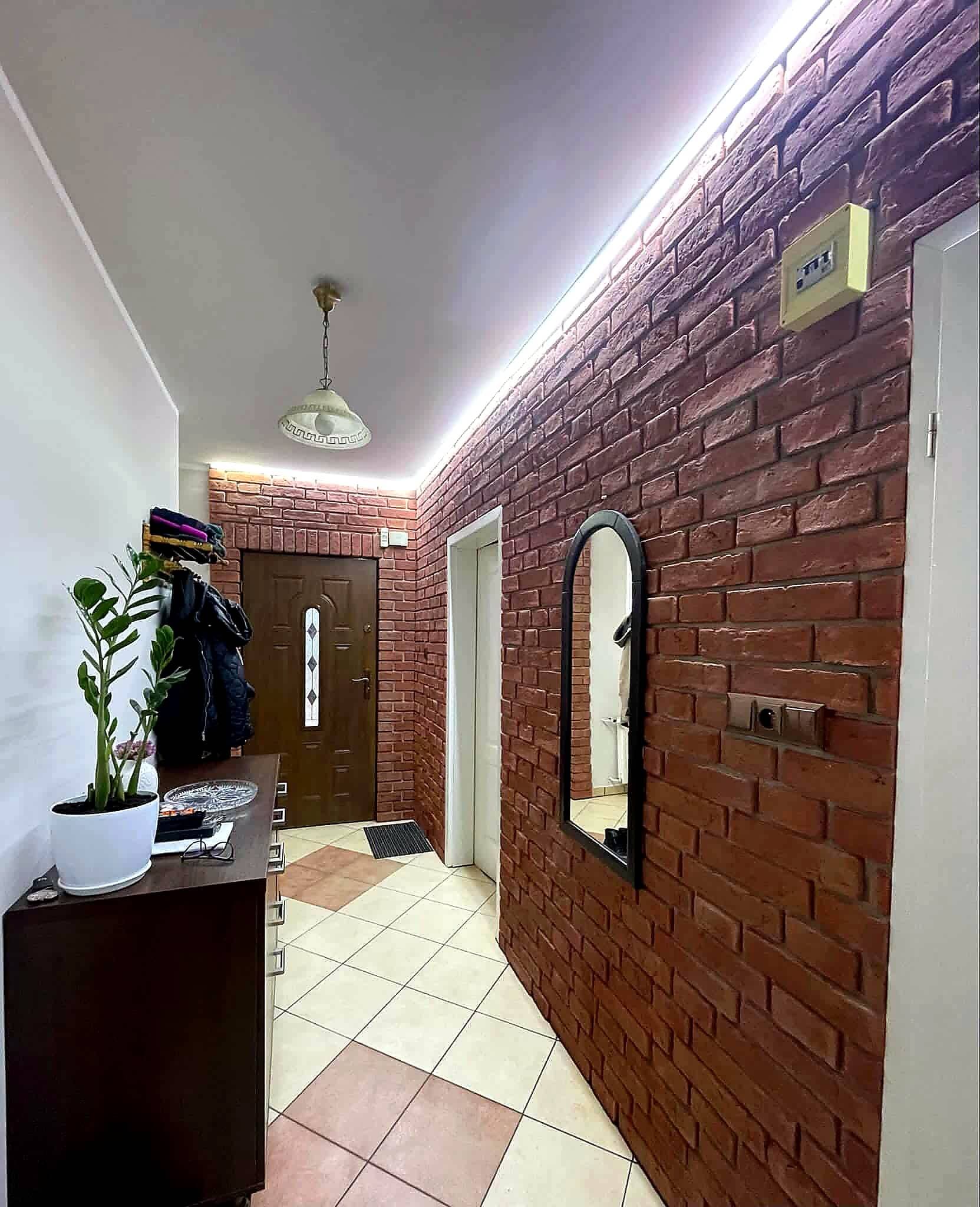 Remont wnętrza — przygotowanie ścian i prace wykończeniowe (zdjęcie realizacji).